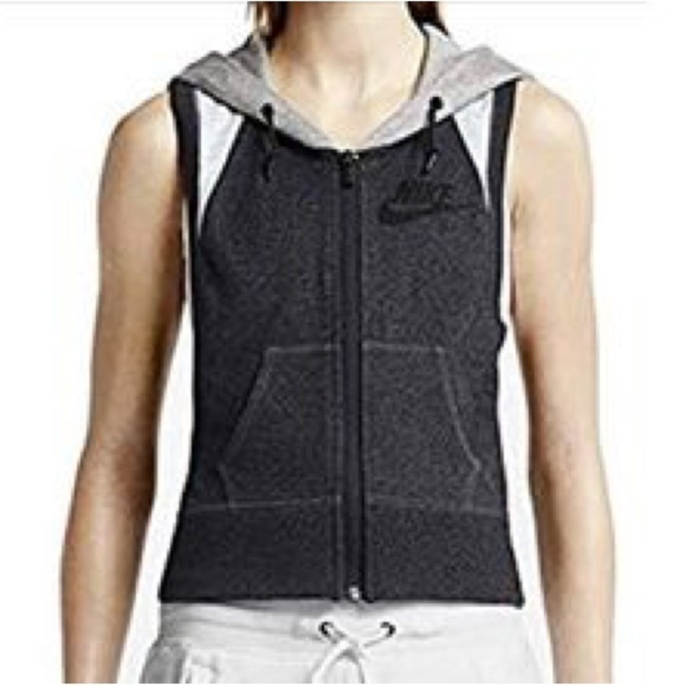 Nike Women's District 72 Full-Zip Vest Sz S